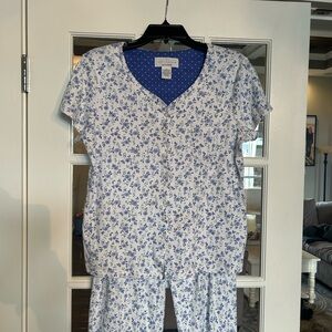 Karen Neuburger Encore two piece pajamas, Size Medium, color: white/blue